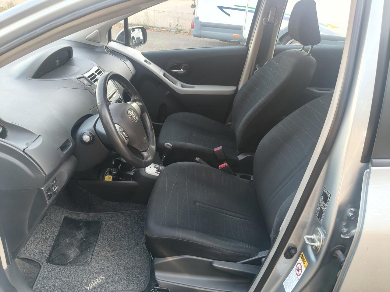 Toyota Yaris 1.3 5 porte AUTOMATICA
