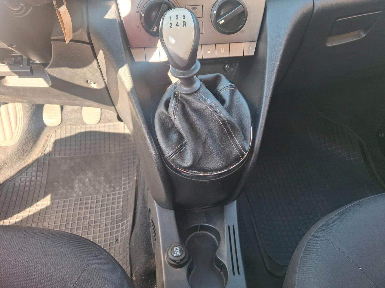Lancia Ypsilon 1.2 Argento neopatentati