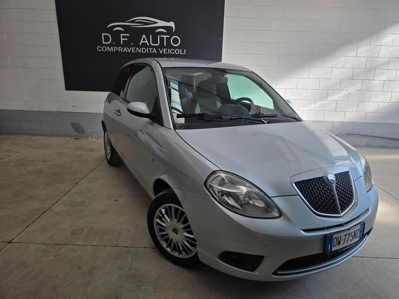 Lancia Ypsilon 1.2 Oro 5 posti