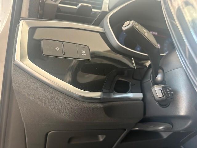 Audi Q3 35 TDI S tronic Business