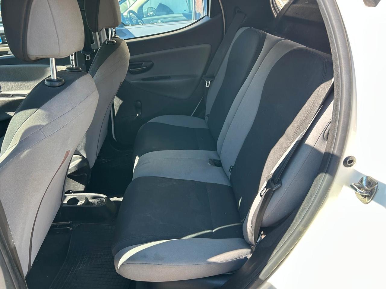 Lancia Ypsilon 1.2cc benzina 12 mesi garanzia-2013