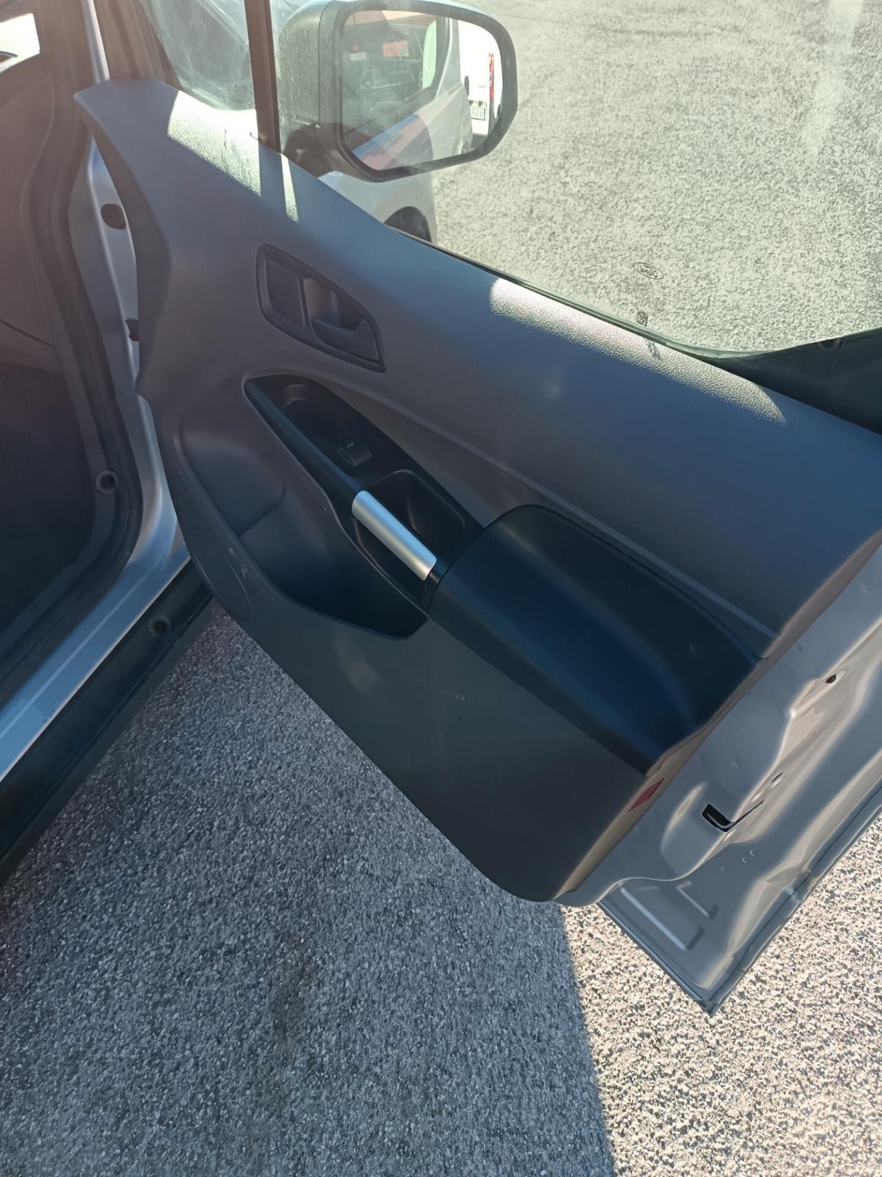 Ford Tourneo Connect 1.5 EcoBlue 100 CV Titanium