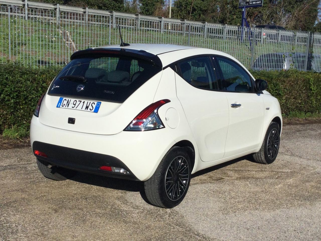 Lancia Ypsilon 1.0 FireFly S&S Hybryd Gold 5posti