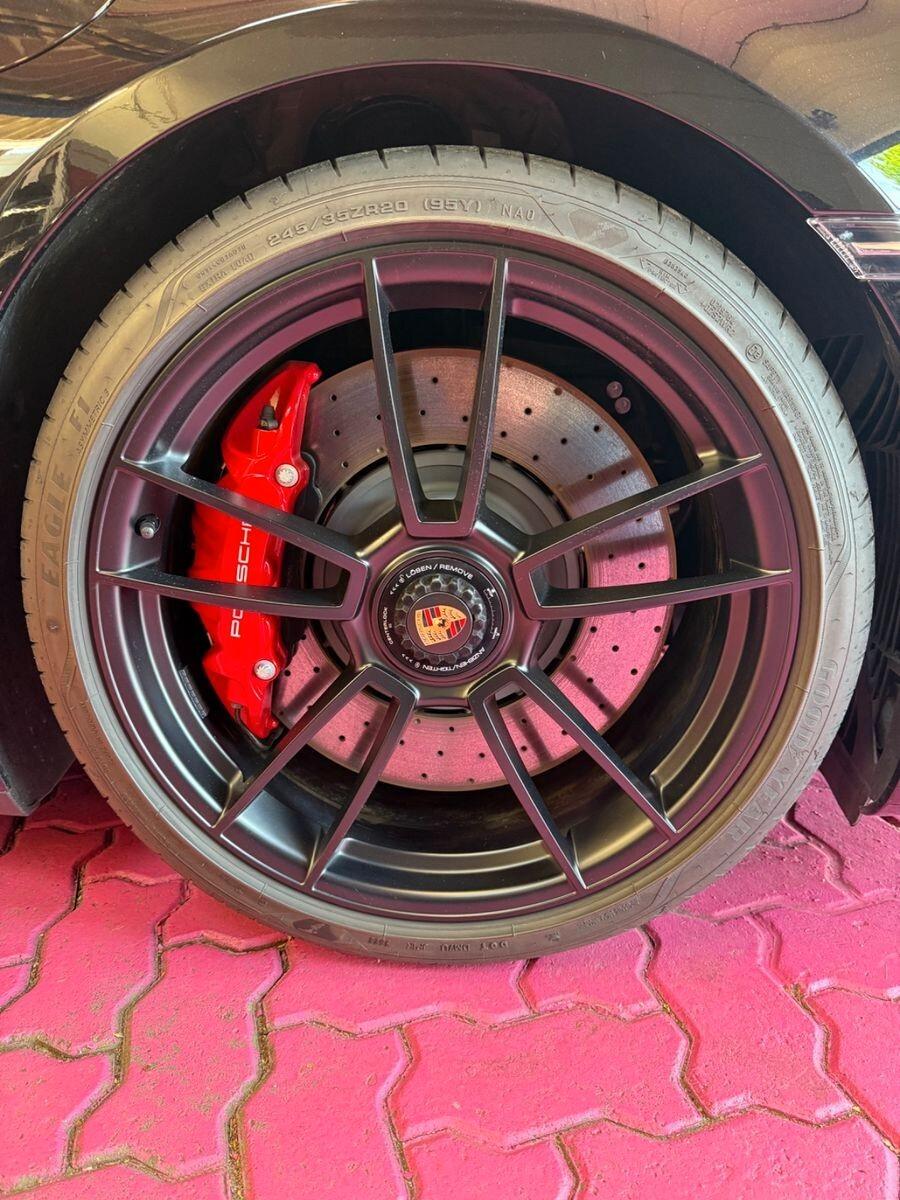 Porsche 911 Carrera 4 GTS Cabriolet