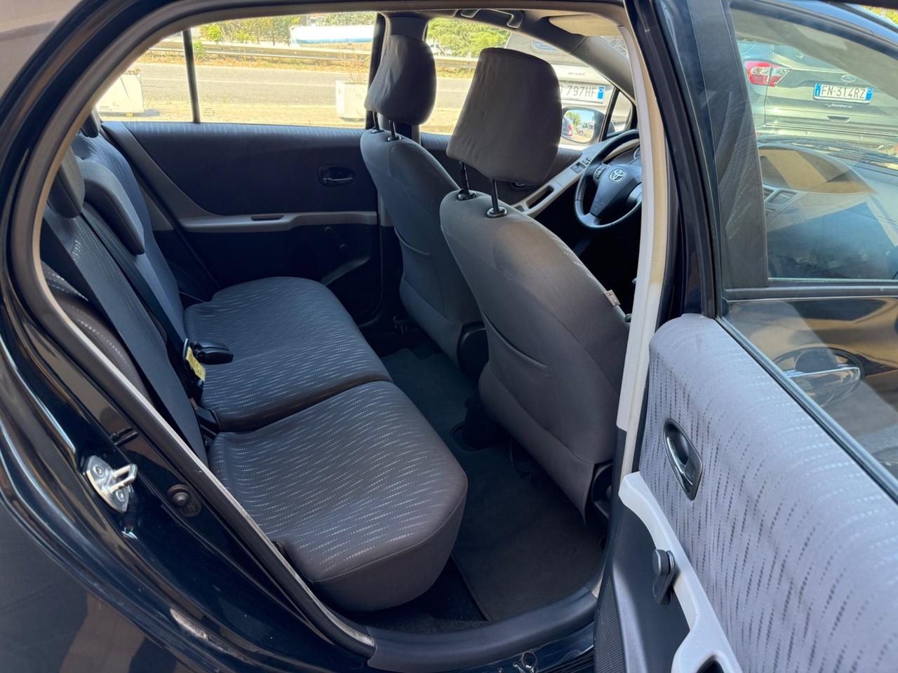 Toyota Yaris 5 porte benzina