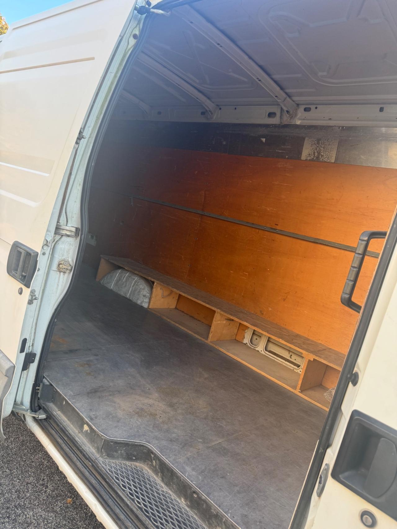 Iveco Daily ( PASSO LUNGO )