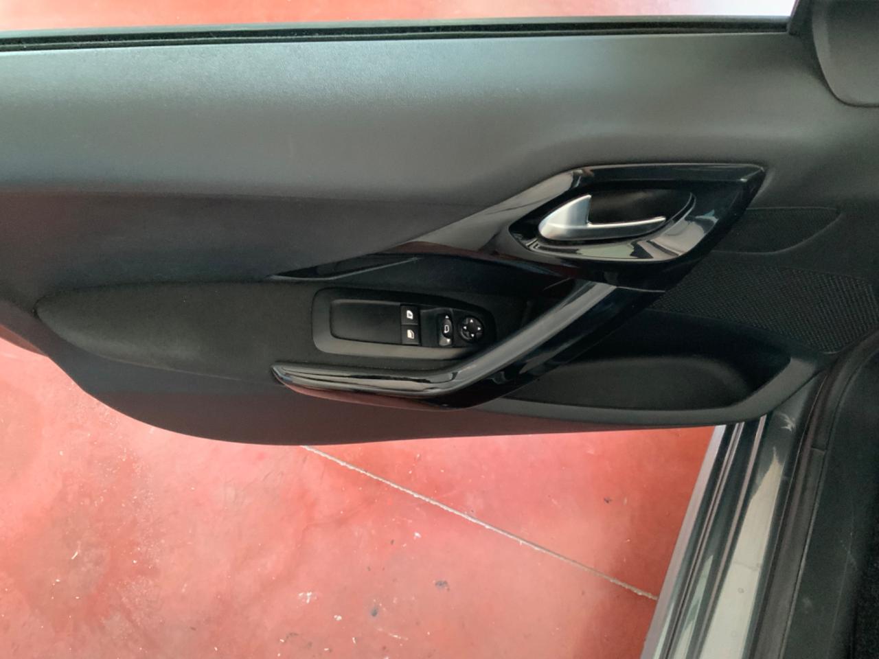 Peugeot 208 PureTech 82 5 porte Active