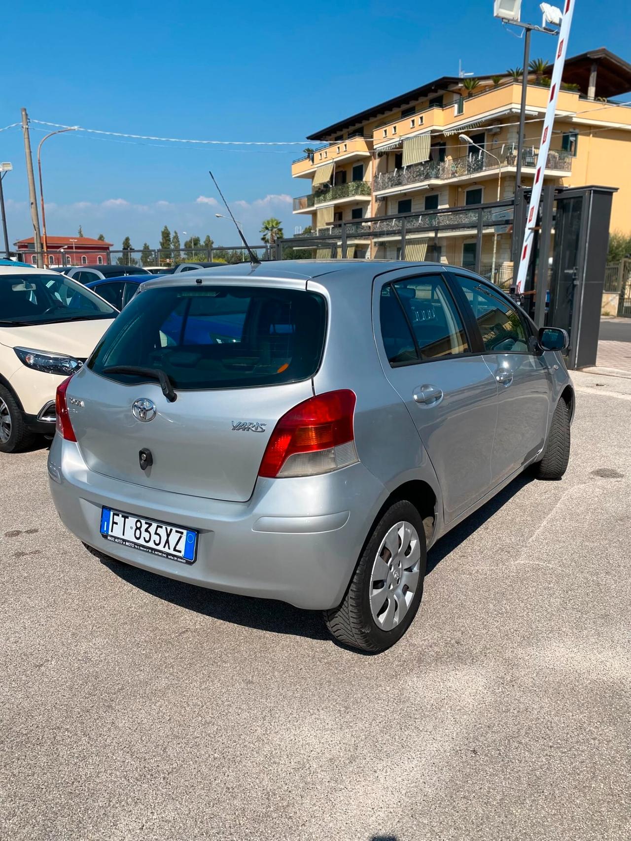 Toyota Yaris 1.0 5 porte
