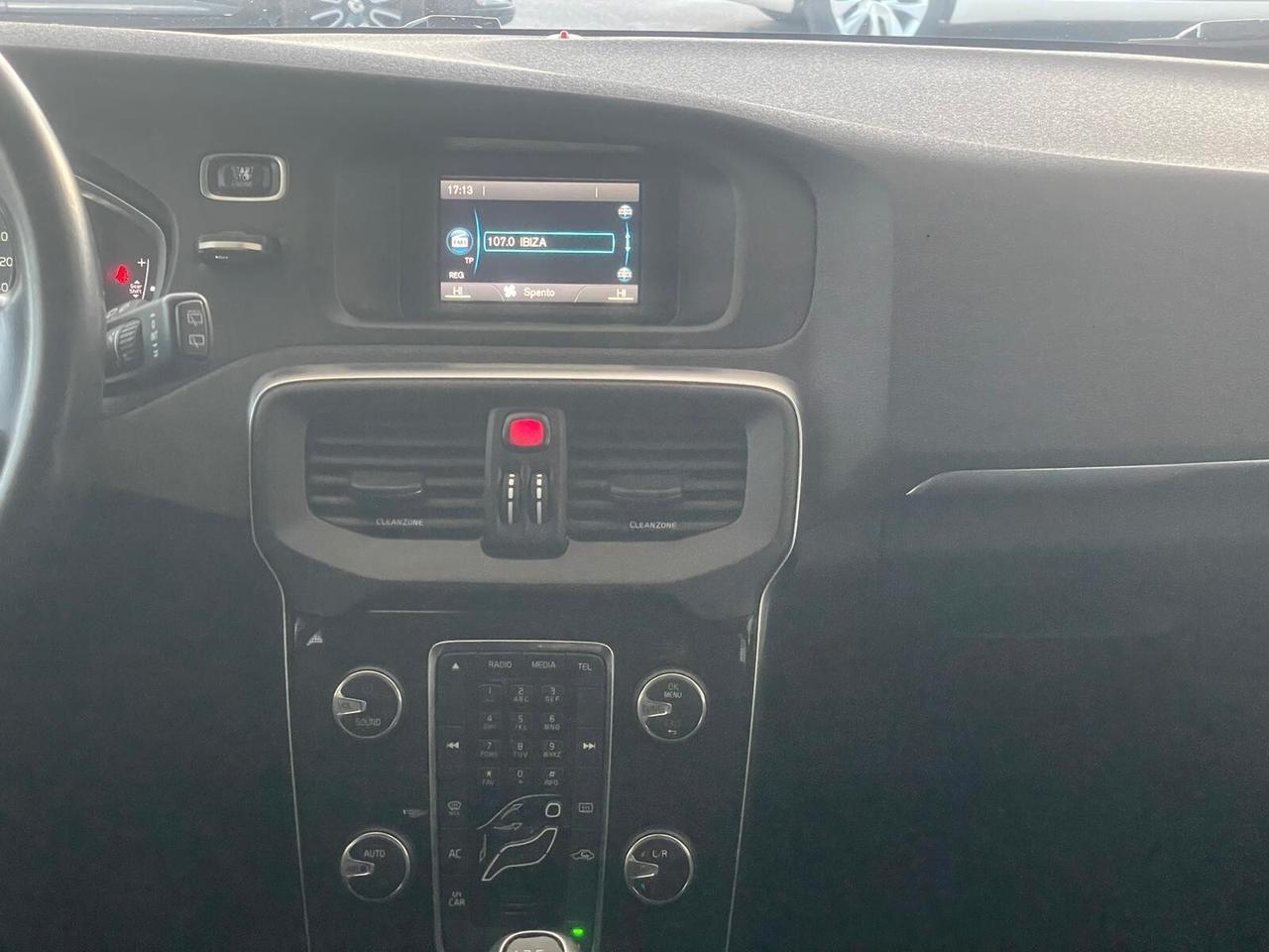 Volvo V40 D2 R-design Momentum