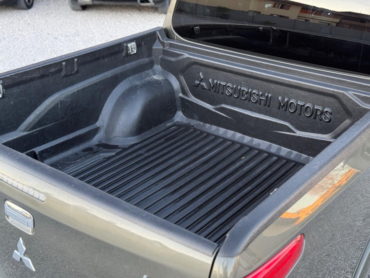 Mitsubishi L200 2.4 DI-D/154CV Double Cab Inform