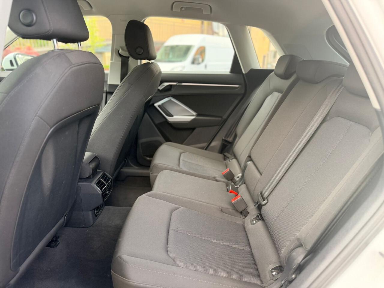 AUDI Q3 35 TDI S TRONIC BUSINESS
