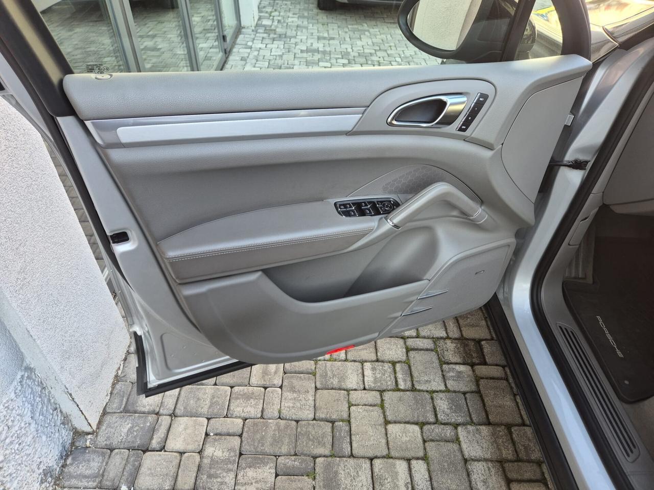 PORSCHE CAYENNE 3.0 V6 tdi tiptronic