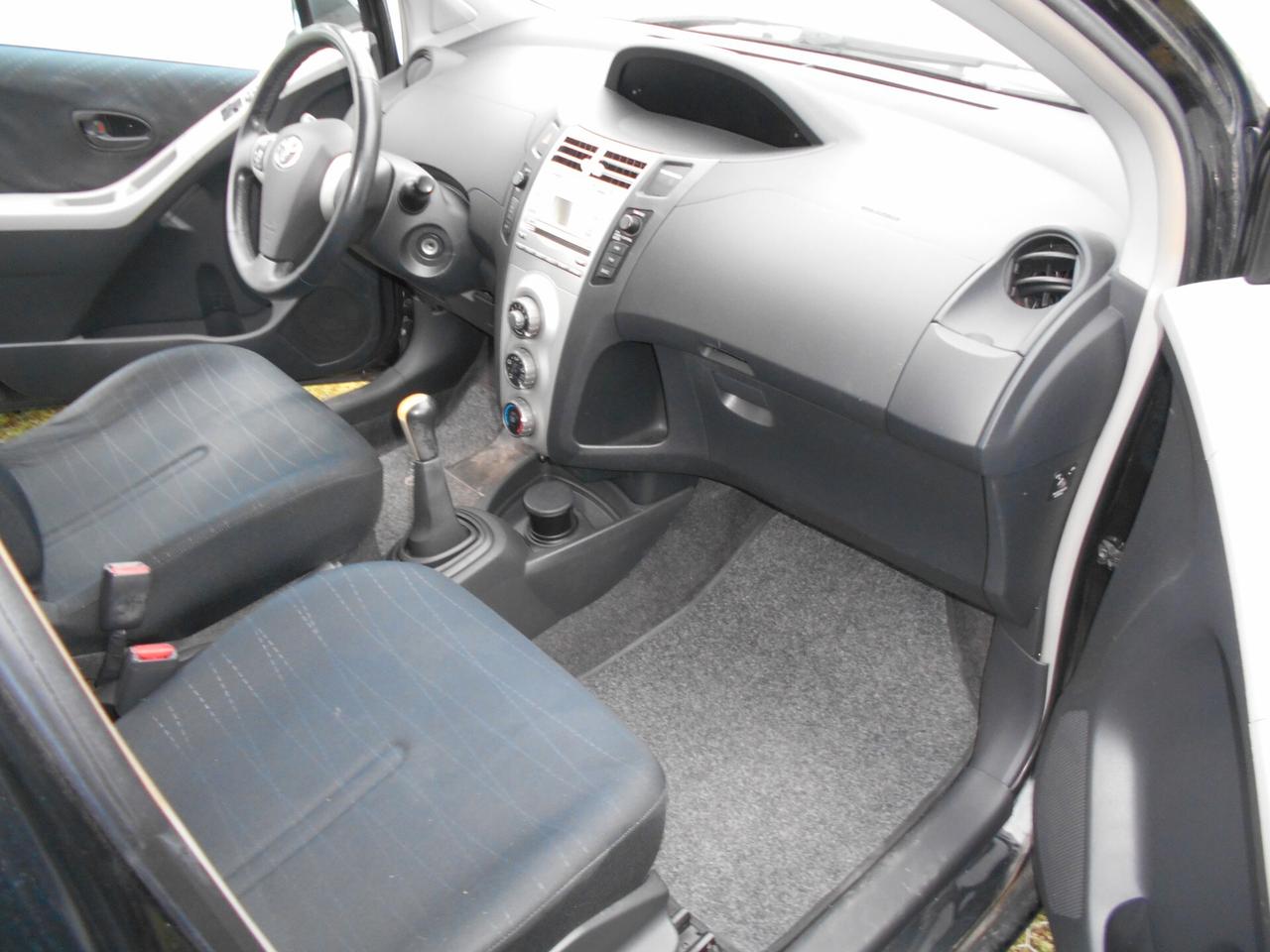 TOYOTA YARIS 1.3 5P