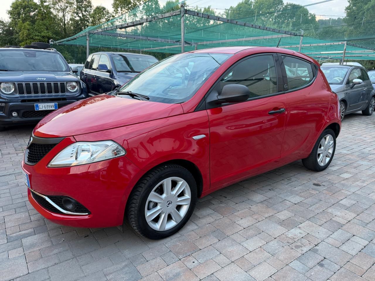 Lancia Ypsilon 1.0 Fire Hybrid Benzina