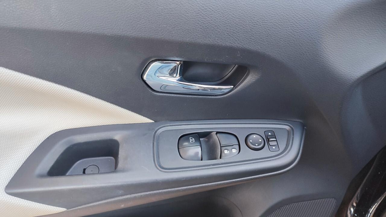 Nissan Micra 1.0L 12V 5 porte Visia