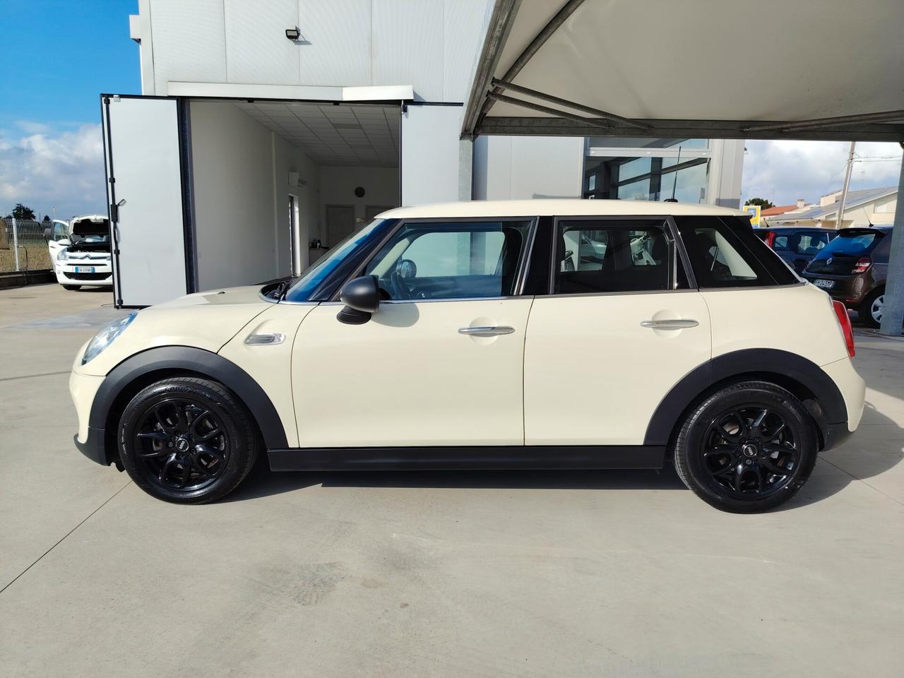 Mini Cooper D 1.5 5 Porte