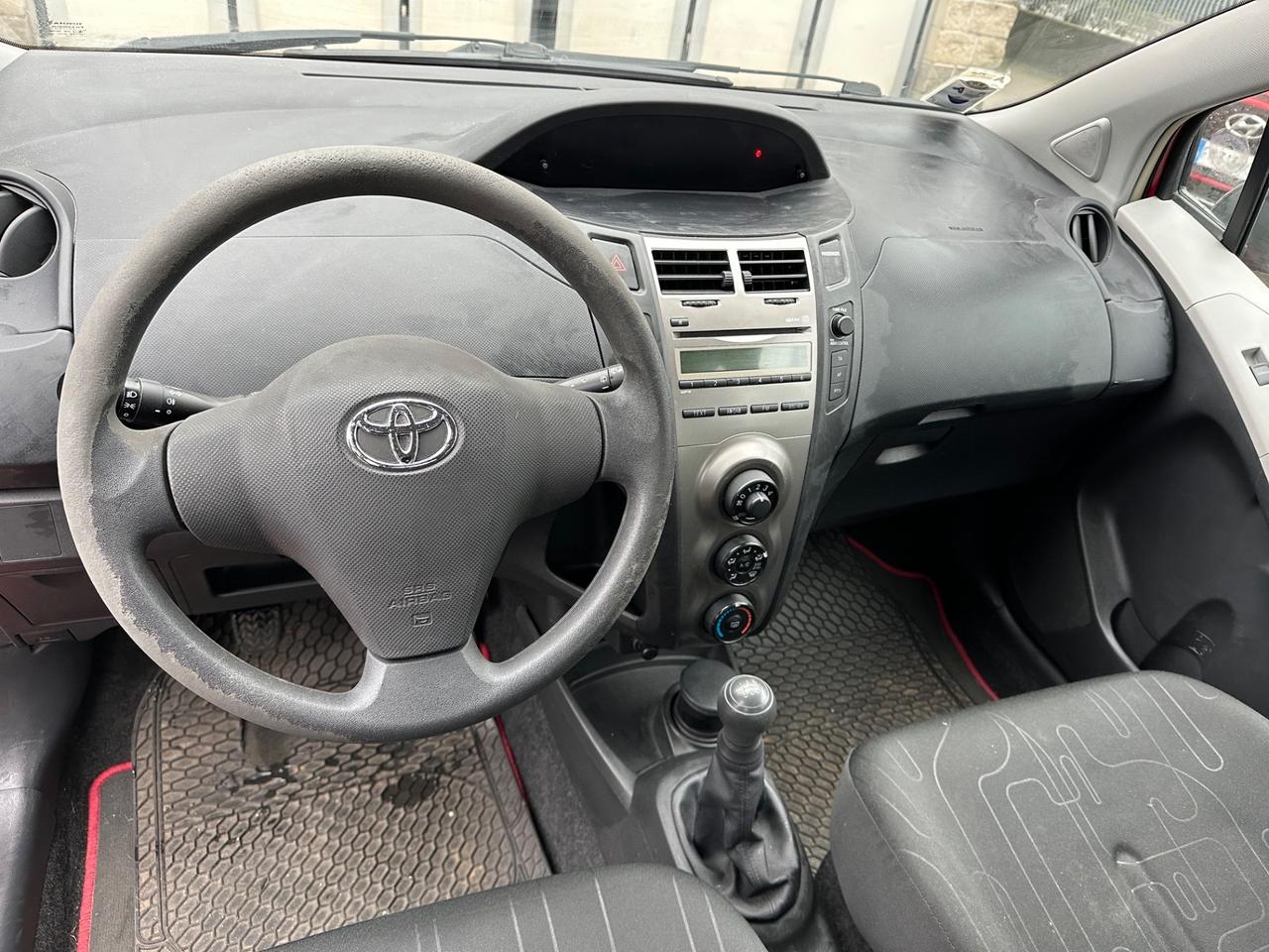 Toyota Yaris 1.0 5p. Now - 2010 - 99.000km Neop.
