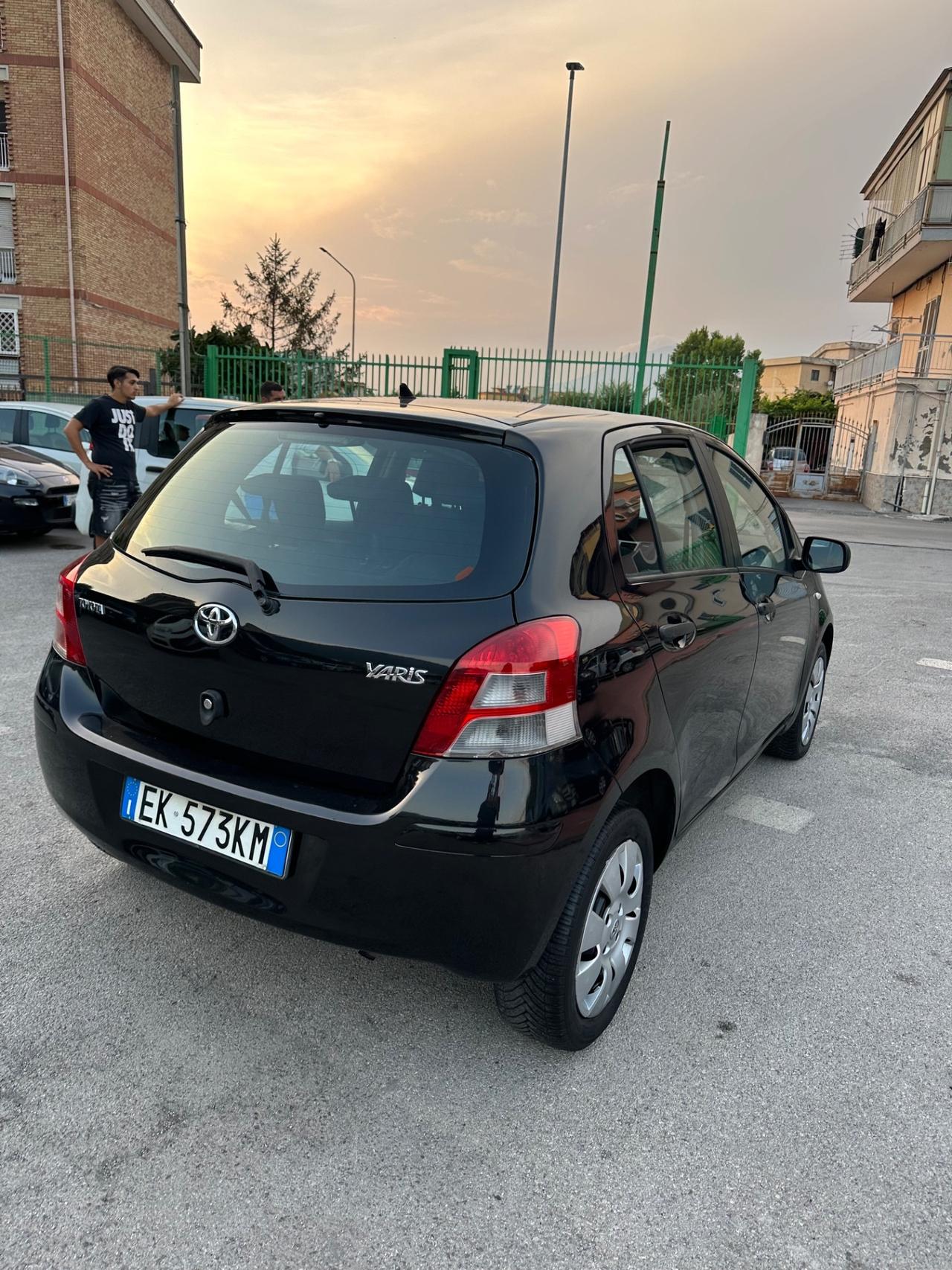 Toyota Yaris 1.0 5 porte Now