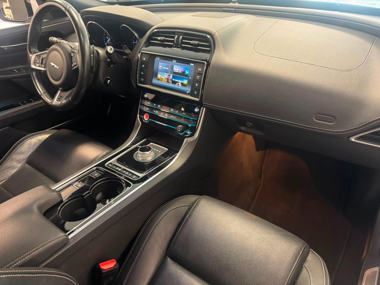 Jaguar XE 2.0 D Turbo aut. R-Sport