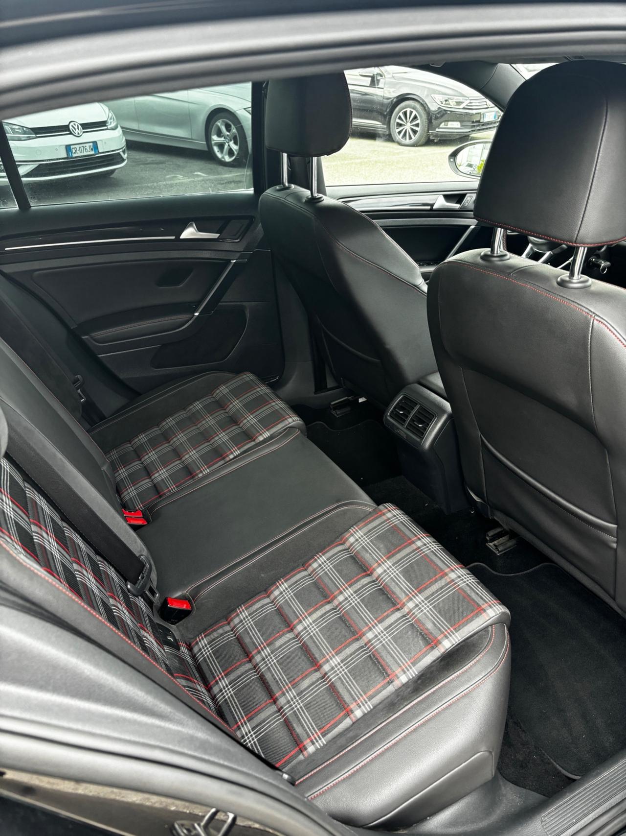 Volkswagen Golf GTI 2.0 TSI 5p. BlueMotion Technology - 2013