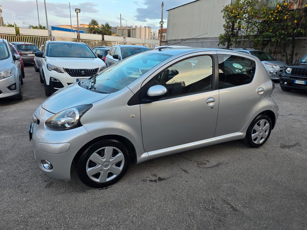 Toyota Aygo 1.0 12V VVT-i 5 porte Sol Connect MMT