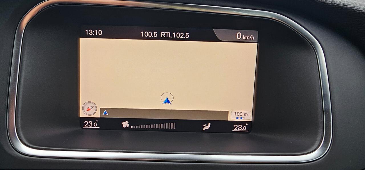 Volvo V40 Cross Country Solo 30.000 km