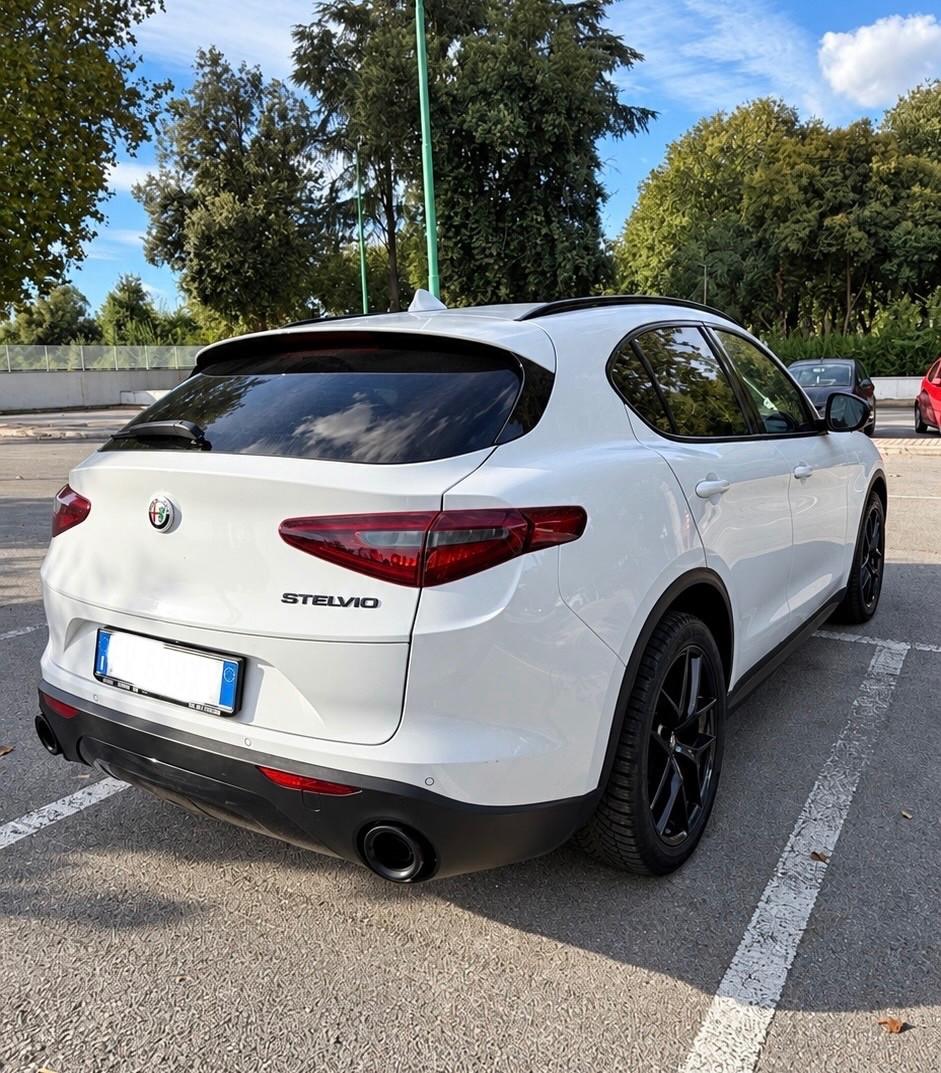 Alfa Romeo Stelvio 2.2 Turbodiesel 190 CV B-Tech