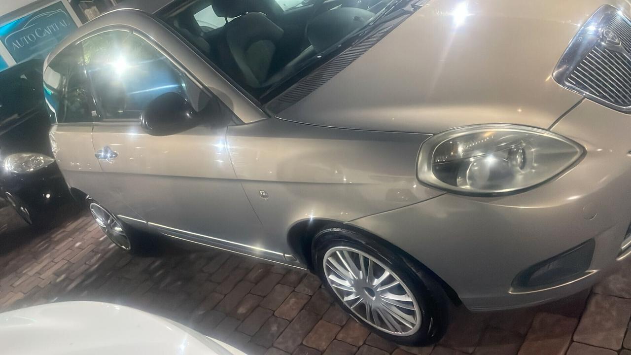 Lancia Ypsilon 1.2 69 CV Unyca