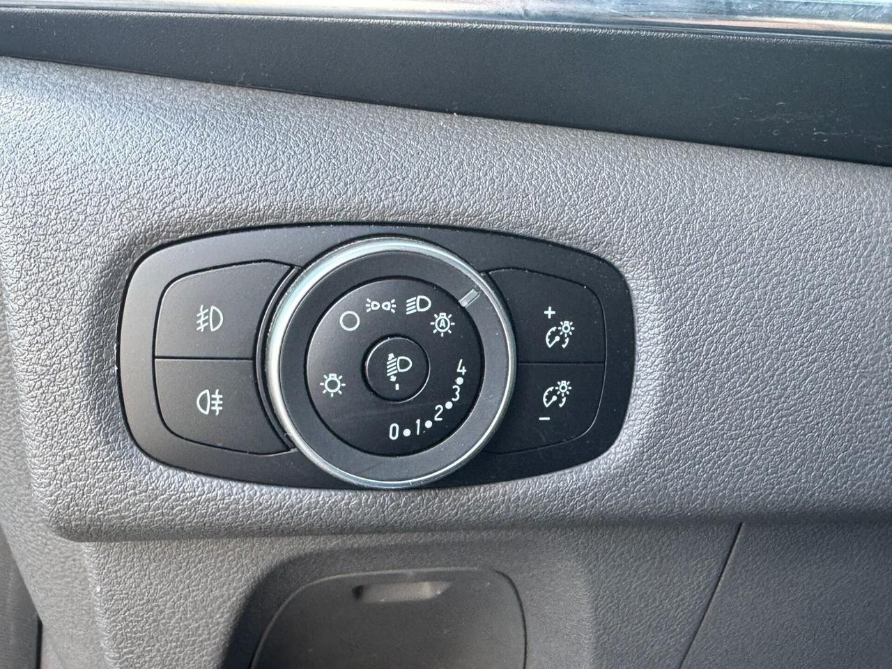 Ford Tourneo Custom TITANIUM AUTOMATIC 9 POSTI