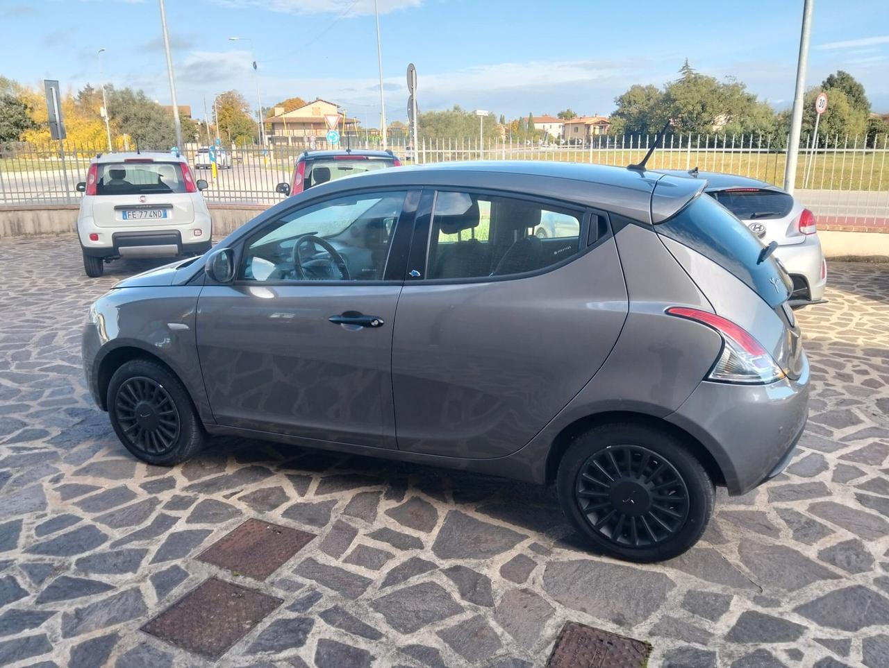 Lancia Ypsilon 1.2 69 CV 5 porte S&S Elefantino Blu