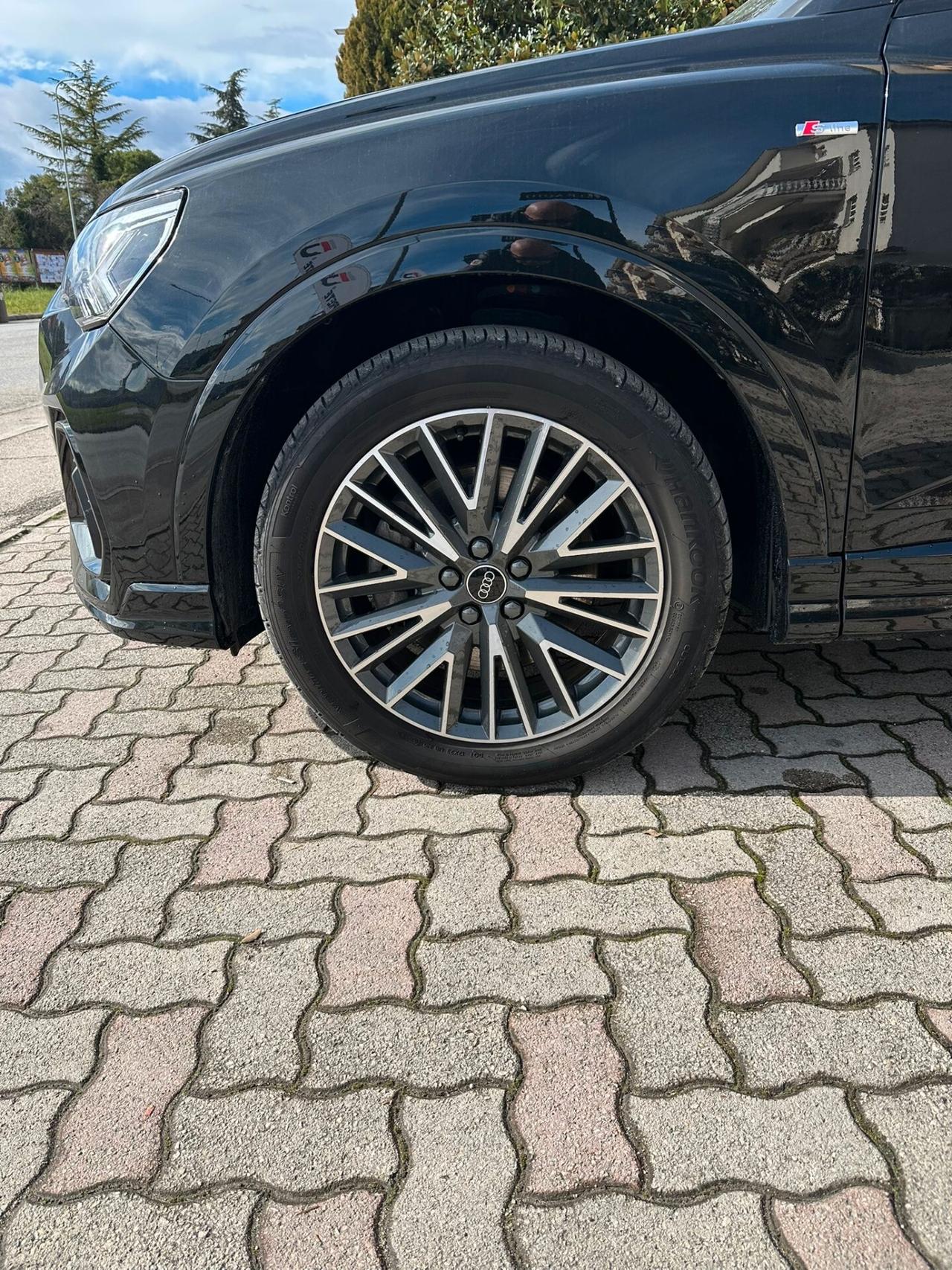 Audi Q3 SPB 40 TDI quattro S tronic Identity Black