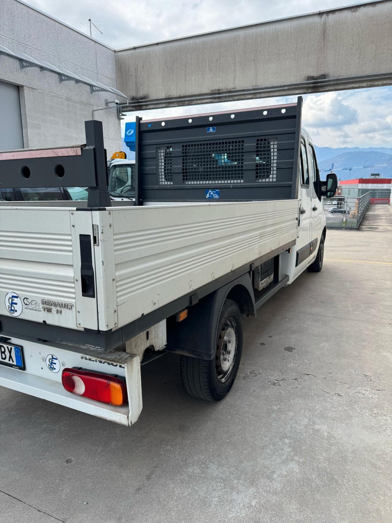 Renault Master T35 2.3 dCi/125 PL-DC Cabinato E5