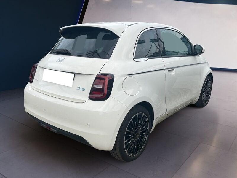 FIAT 500e 500 elettrica Nuova 500 Hatchback My23 La Nuova 500 - La Prima By Bocelli Berlina