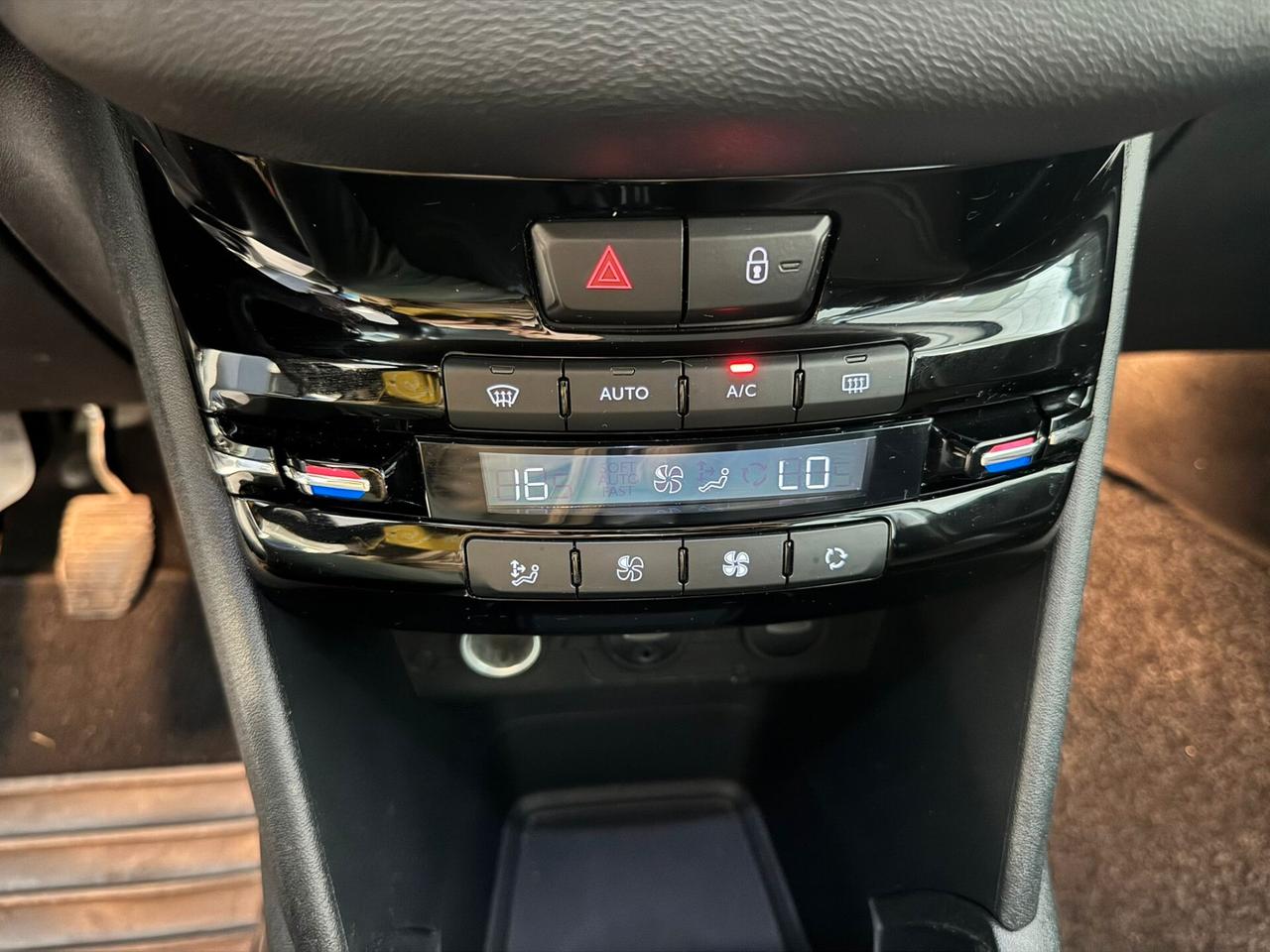 Peugeot 208 1.6 e-HDi 92 CV Stop&Start 5 porte Allure NON E DOTATA DI CINGHIA A BAGNO D'OLIO