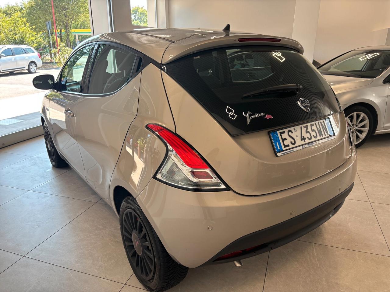 Lancia Ypsilon 0.9 TwinAir 85 CV 5 porte S&S DFN Platinum