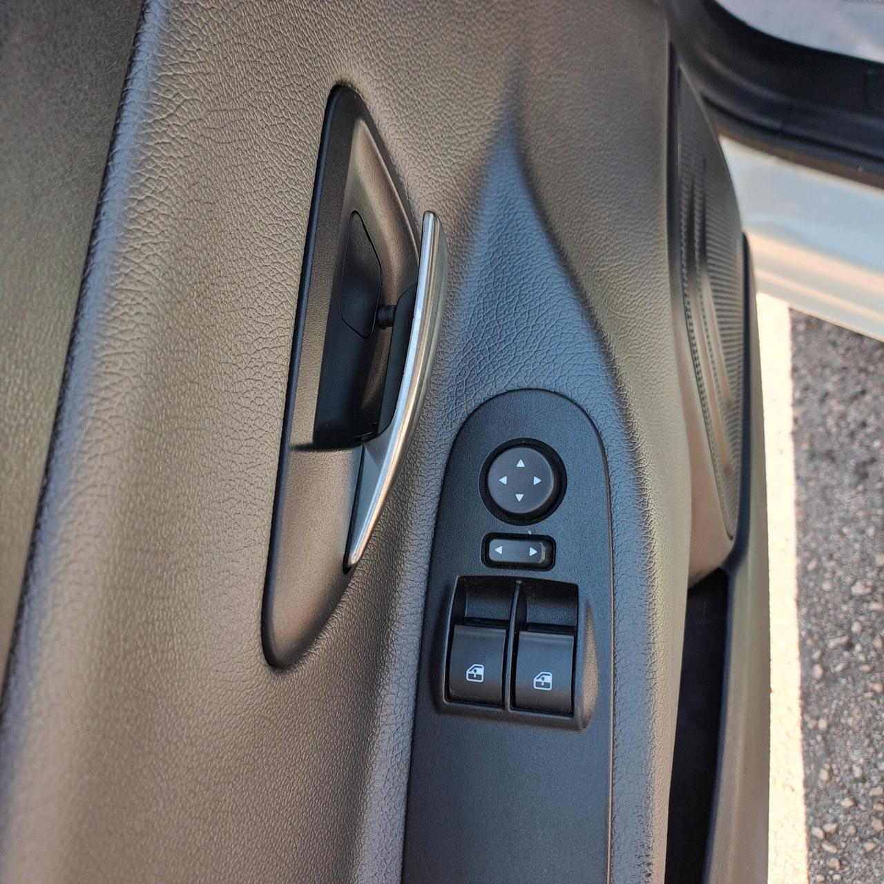 Lancia Ypsilon 1.2 Bz/Gpl 69 Cv Silver