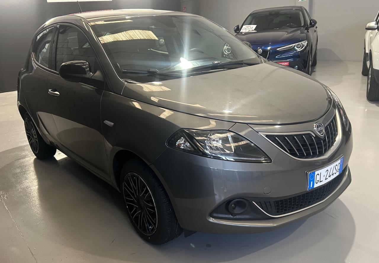 Lancia Ypsilon 1.0 FireFly 5 porte S&S Hybrid Ecochic Silver