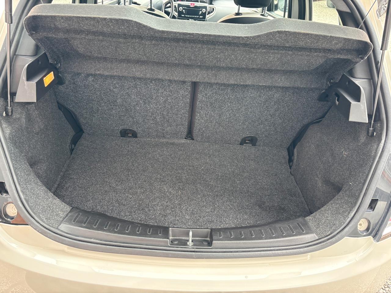 Lancia Ypsilon 0.9 TwinAir 85 CV Metano