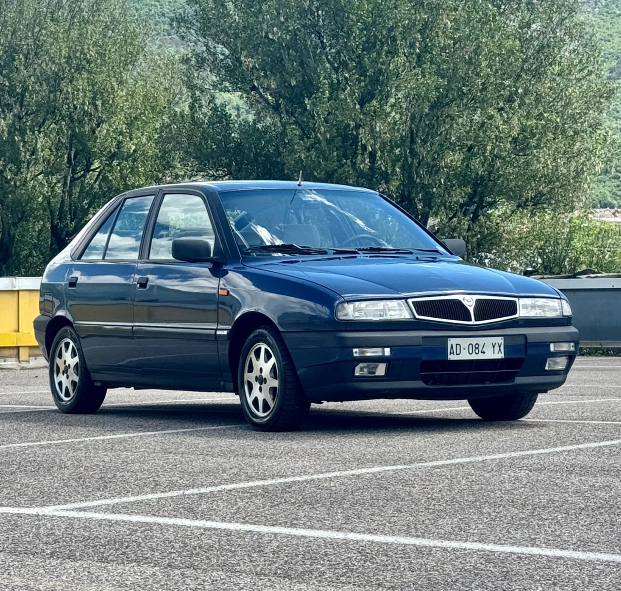 Lancia Delta 1.6 i.e. cat 5 porte LE Neopatentati