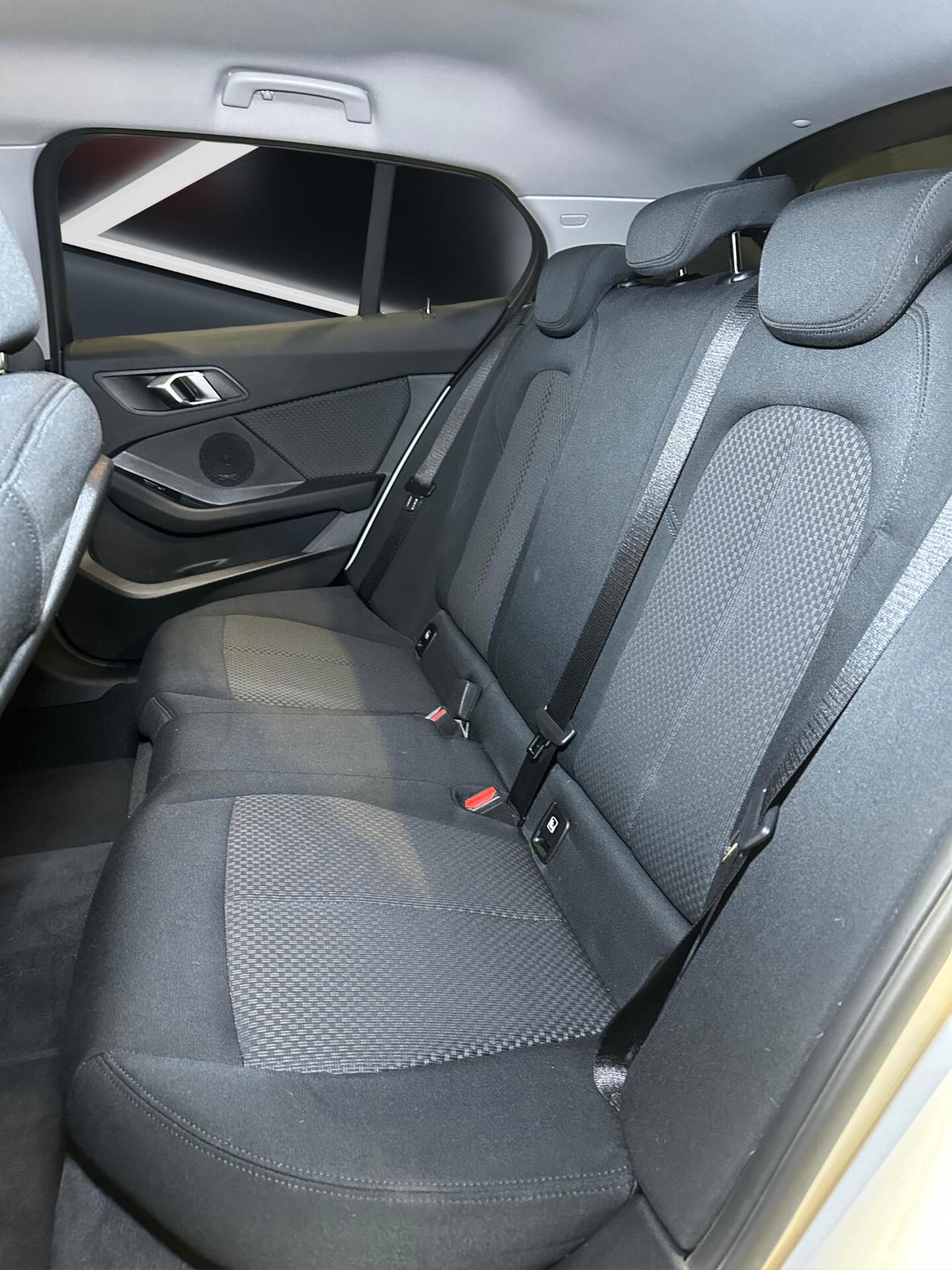 Bmw 118 118d 5p. Business Advantage