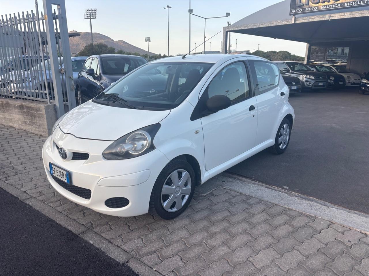 Toyota Aygo 1.0 12V VVT-i 5 porte Now Connect