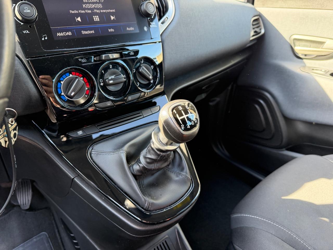 Lancia Ypsilon 1.0 FireFly 5 porte S&S Hybrid Ecochic Silver