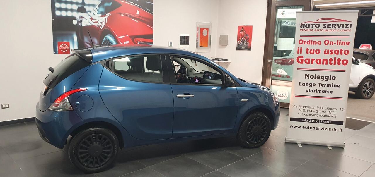 Lancia Ypsilon 1.0 FireFly 5 porte S&S Hybrid Silver