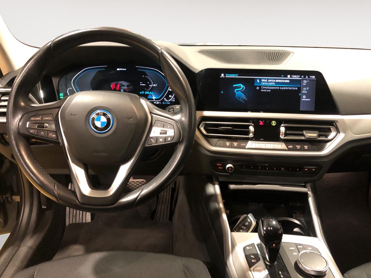 BMW 330e Touring Business Advantage auto