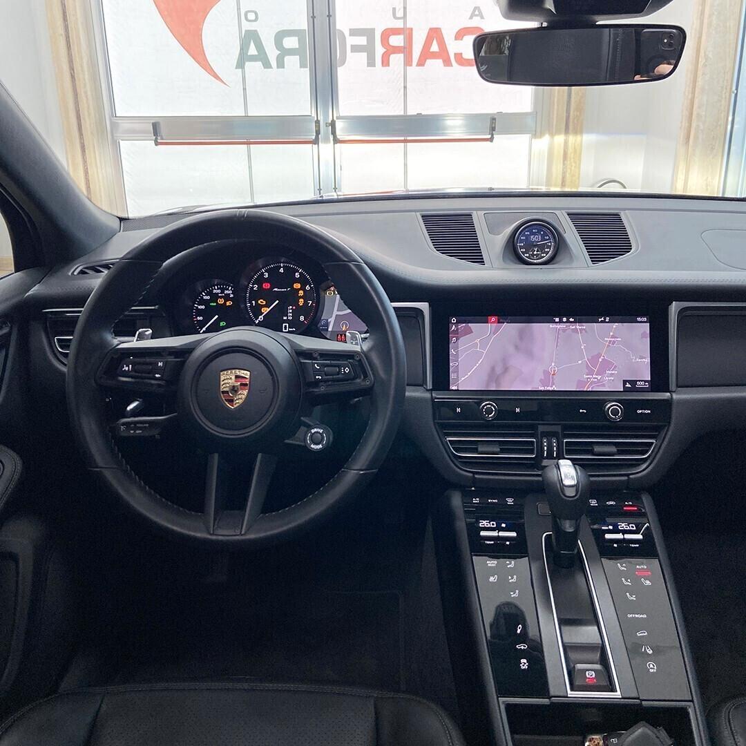 Porsche Macan T con tetto Apribile