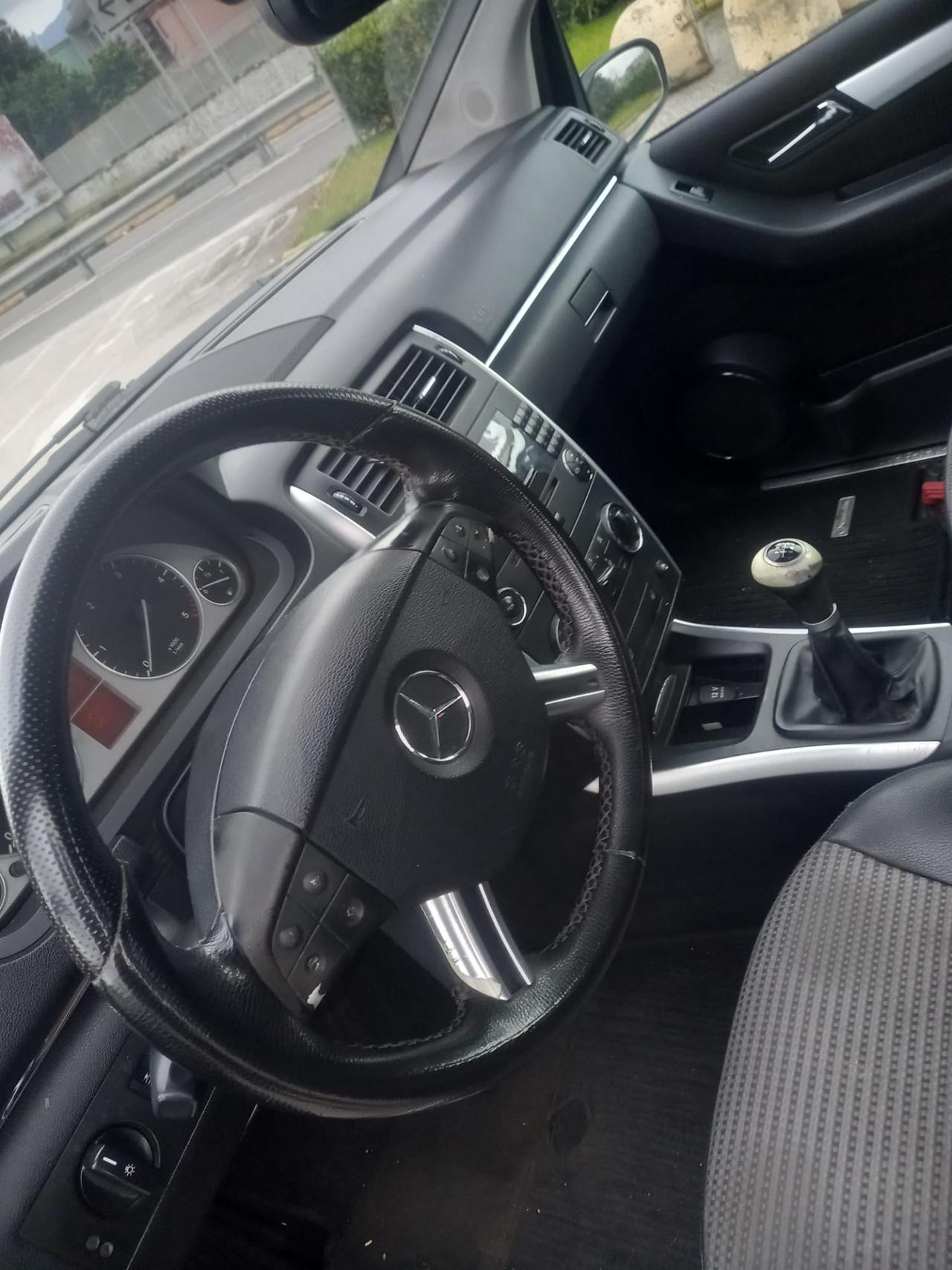 Mercedes-benz B 180 2010.