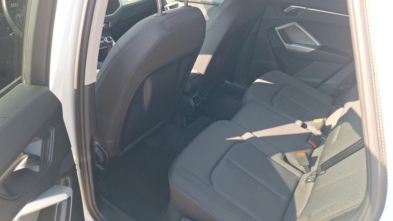 Audi Q3 45 TFSI e S tronic Business 150cv benzina + 116cv elettrici