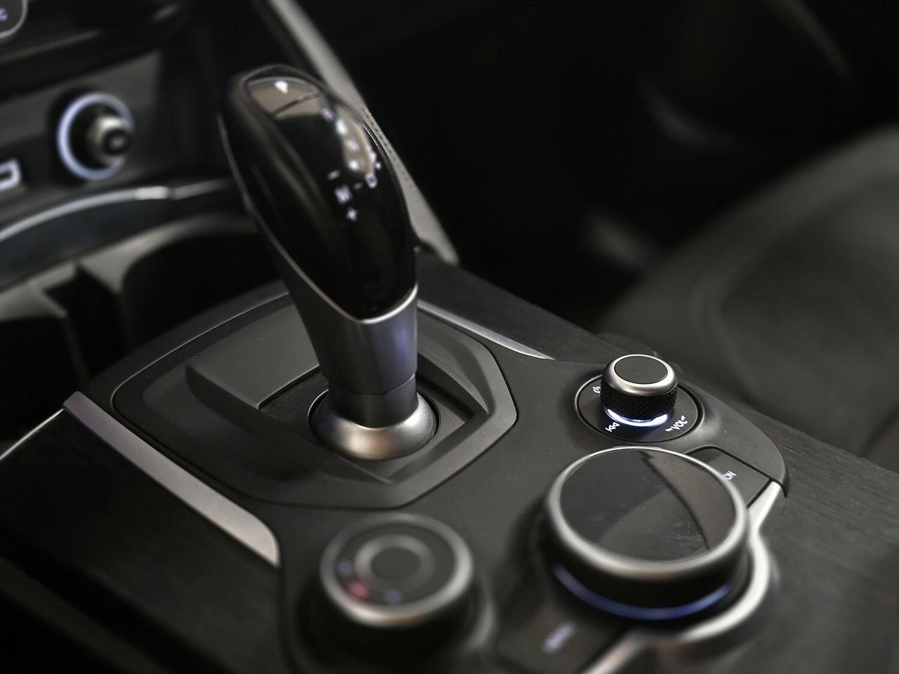 Alfa Romeo Stelvio 2.2T EXECUTIVE Q4 190CV 4X4_KEYLESS_SERVICE BOOK