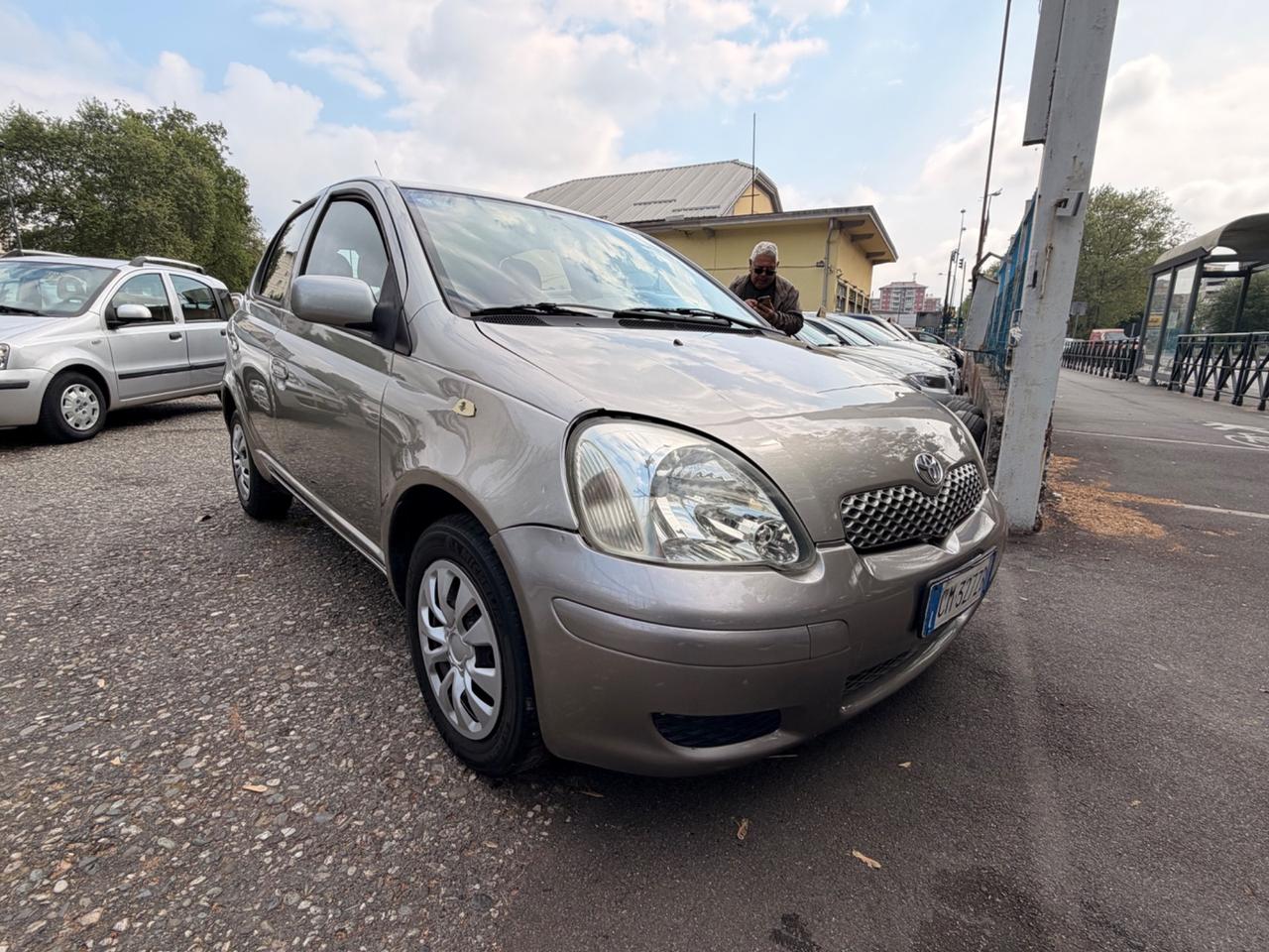 Toyota Yaris 1.0i 16V cat 5 porte Sol