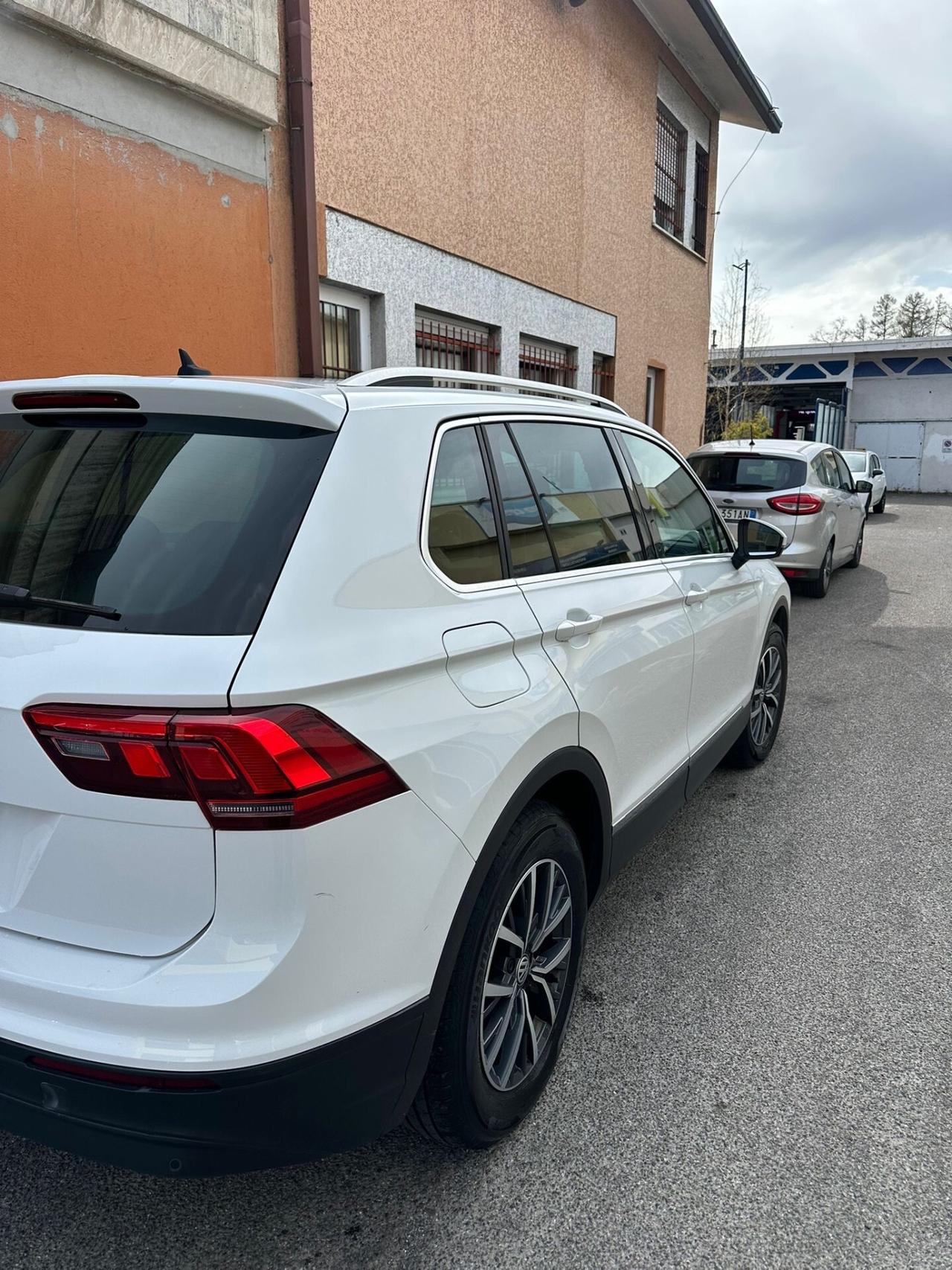 Volkswagen Touran 2.0 TDI 150 CV SCR DSG Business BlueMotion Technology